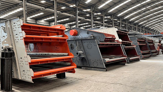 QUALIFIED TRIPLE-DECKER VIBRATING SCREEN AVAILABLE IN STOCK